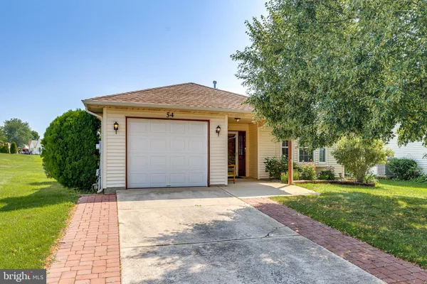 Property Slideshow image 2 of 35 | 54 horseshoe ln, Columbus, NJ, 08022