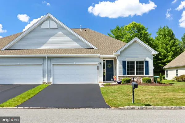 Property Slideshow image 2 of 52 | 46 glenmoor cir, Easton, PA, 18045