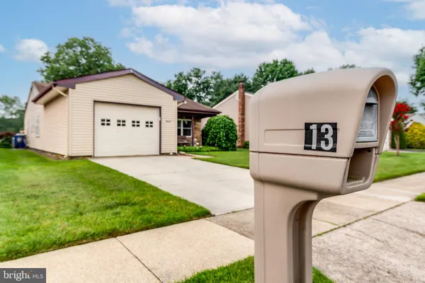 Property Slideshow image 2 of 29 | 13 sheffield pl, Southampton, NJ, 08088