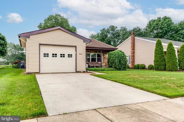 Property Slideshow image 3 of 29 | 13 sheffield pl, Southampton, NJ, 08088