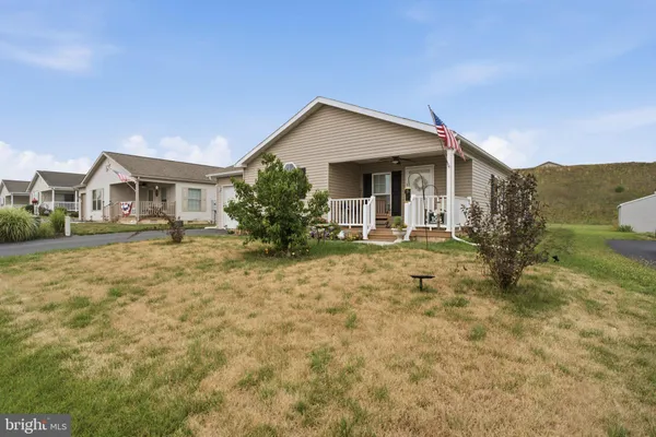 Property Slideshow image 2 of 28 | 105 glenridge dr, Carlisle, PA, 17015