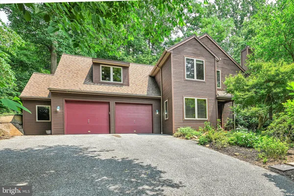 Property Slideshow image 2 of 46 | 251 poplar ln, Elizabethtown, PA, 17022