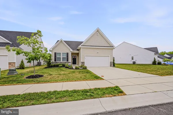 Property Slideshow image 3 of 25 | 678 mayfield falls dr, Newark, DE, 19702