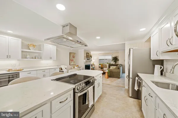 Property Slideshow image 3 of 51 | 14601 deerhurst ter, Silver Spring, MD, 20906