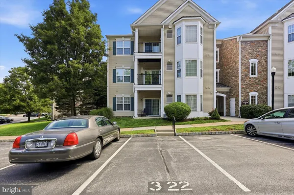 Property Slideshow image 2 of 24 | 322 creekside dr, Brookhaven, PA, 19015