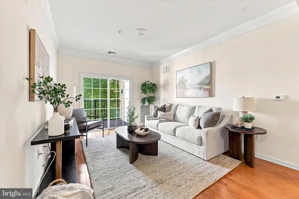 Property Slideshow image 3 of 24 | 322 creekside dr, Brookhaven, PA, 19015