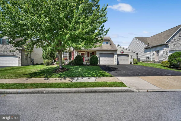 Property Slideshow image 3 of 40 | 1066 cambridge dr, Manheim, PA, 17545