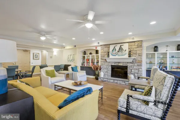 Property Slideshow image 3 of 5 | 2907 saintsbury plz 404, Fairfax, VA, 22031