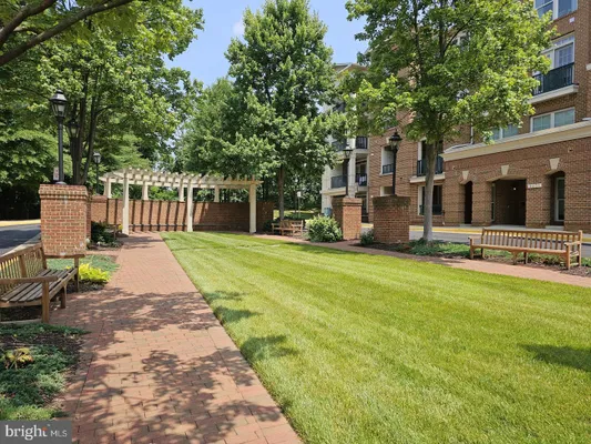 Property Slideshow image 2 of 5 | 2907 saintsbury plz 404, Fairfax, VA, 22031