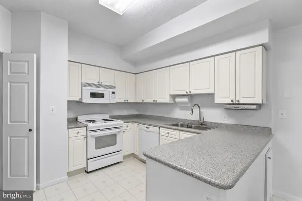 Property Slideshow image 2 of 26 | 2901 s leisure world blvd 401, Silver Spring, MD, 20906