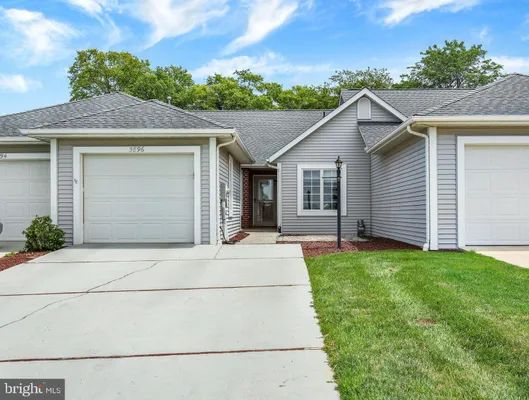 Property Slideshow image 2 of 27 | 3896 farmstead dr, Fayetteville, PA, 17222