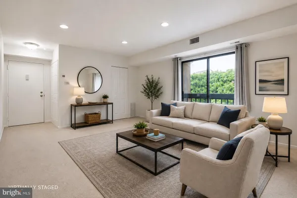 Property Slideshow image 3 of 34 | 55204 delaire landing rd 204, Philadelphia, PA, 19114