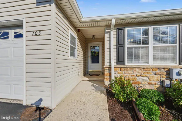 Property Slideshow image 3 of 34 | 103 madison ct, Royersford, PA, 19468