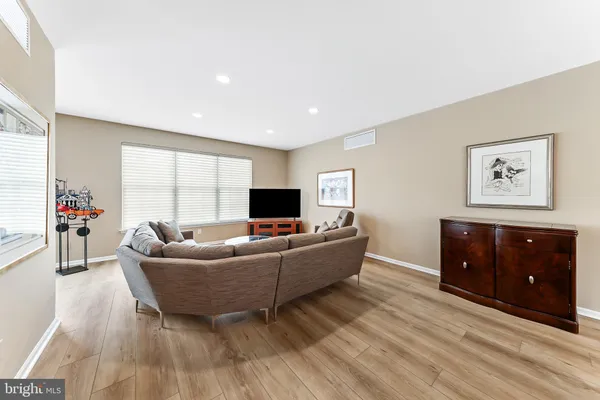 Property Slideshow image 3 of 18 | 172 e tally ho turn, Glen Mills, PA, 19342