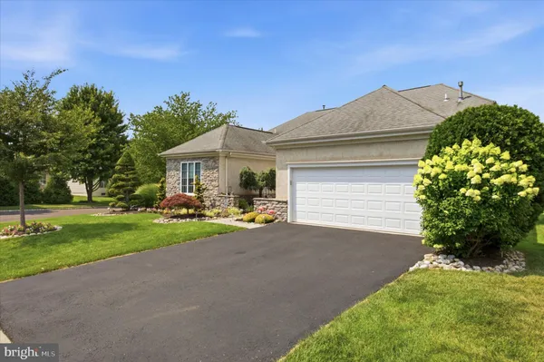 Property Slideshow image 2 of 38 | 937 laurens ln, Warwick, PA, 18974