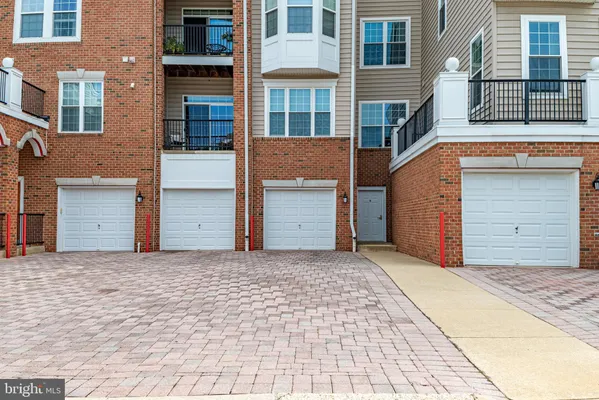 Property Slideshow image 3 of 43 | 8605 wandering fox trl 105, Odenton, MD, 21113