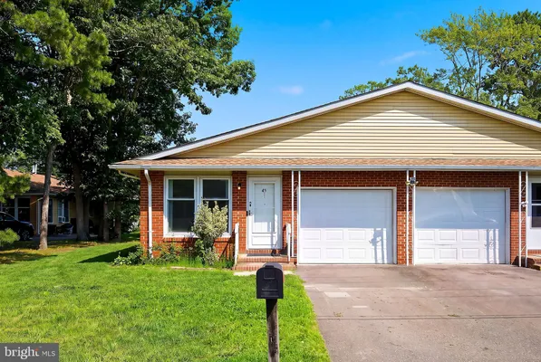 Property Slideshow image 2 of 32 | 45 dogwood rd 8, Manahawkin, NJ, 08050