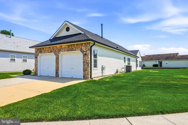 Property Slideshow image 3 of 49 | 14 spring ln, Edgewater Park, NJ, 08010