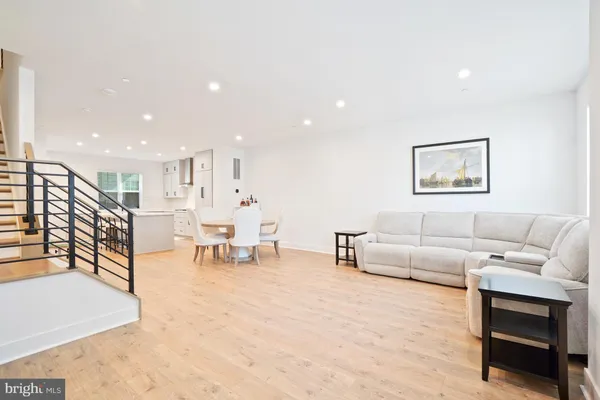 Property Slideshow image 3 of 30 | 1125 polaris rd, Rockville, MD, 20854