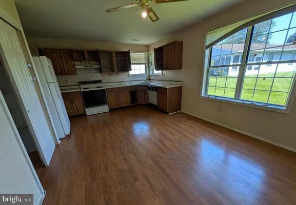 Property Slideshow image 2 of 13 | 53 deep hollow ln, Columbus, NJ, 08022