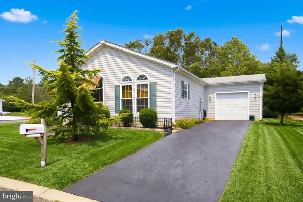 Property Slideshow image 3 of 34 | 60 fort lee dr, Manahawkin, NJ, 08050