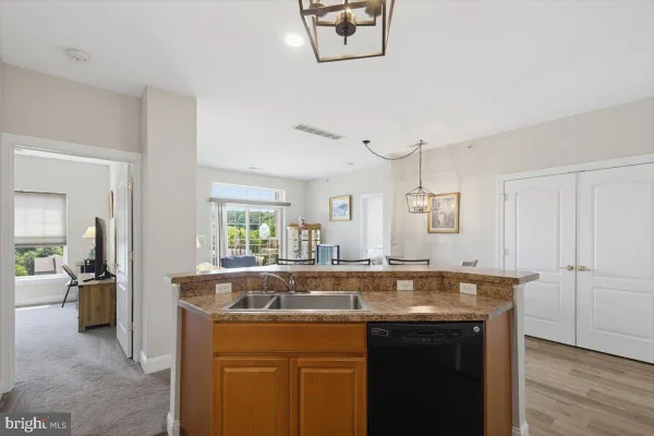 Property Slideshow image 2 of 23 | 1000 fountainview cir 407, Newark, DE, 19713