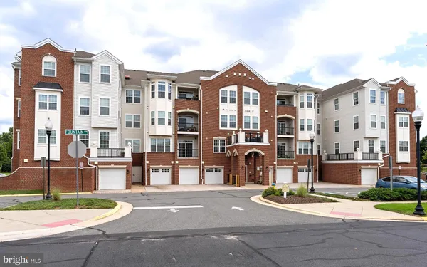 Property Slideshow image 2 of 93 | 10275 fountain cir 306, Manassas, VA, 20110