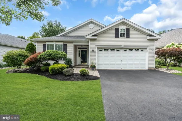 Property Slideshow image 2 of 46 | 18 powderhorn way, Allentown, NJ, 08501