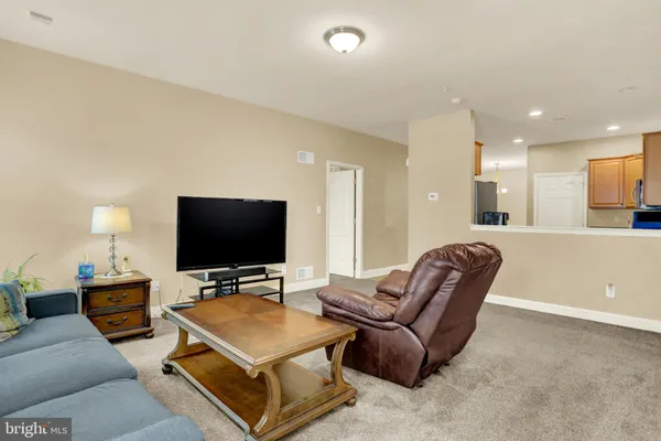 Property Slideshow image 3 of 24 | 182 meadowview dr, Harrisburg, PA, 17111