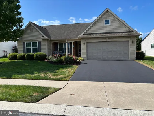 Property Slideshow image 3 of 32 | 50 bloomfield dr, Ephrata, PA, 17522