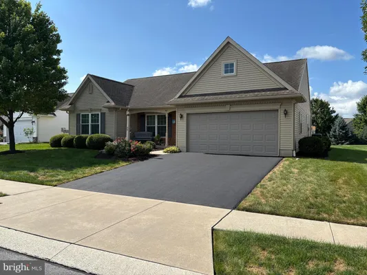 Property Slideshow image 2 of 32 | 50 bloomfield dr, Ephrata, PA, 17522