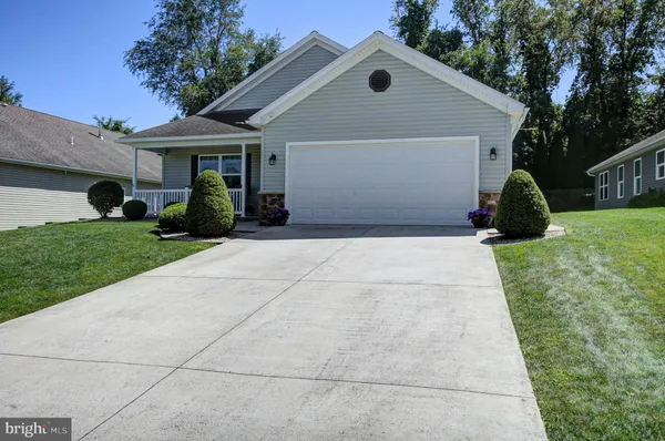 Property Slideshow image 3 of 37 | 13 colonial ct, Shippensburg, PA, 17257