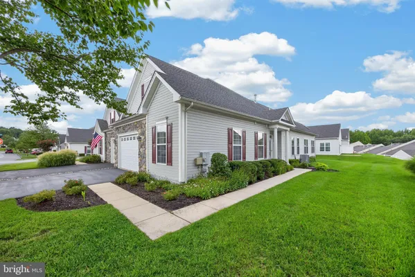Property Slideshow image 3 of 25 | 1638 boxwood rd, Garnet Valley, PA, 19060