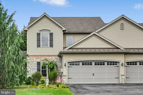 Property Slideshow image 2 of 63 | 812 briar edge ct, Lebanon, PA, 17046