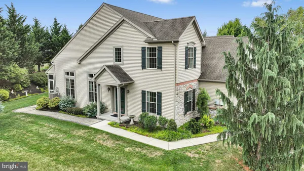 Property Slideshow image 3 of 63 | 812 briar edge ct, Lebanon, PA, 17046