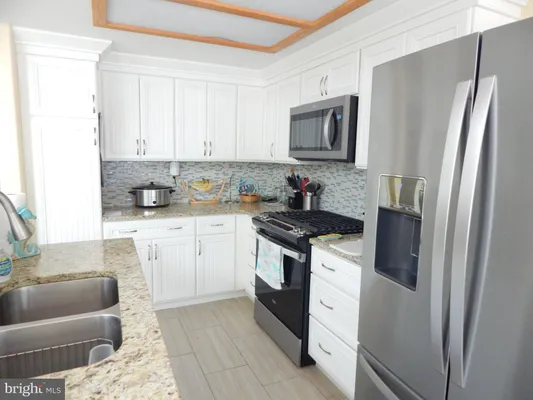 Property Slideshow image 2 of 13 | 1173 thornbury ln b, Manchester Twp, NJ, 08759