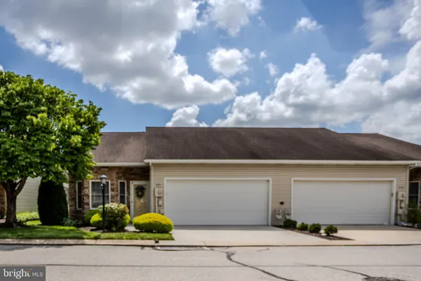 Property Slideshow image 2 of 30 | 621 northland dr 66, Hanover, PA, 17331