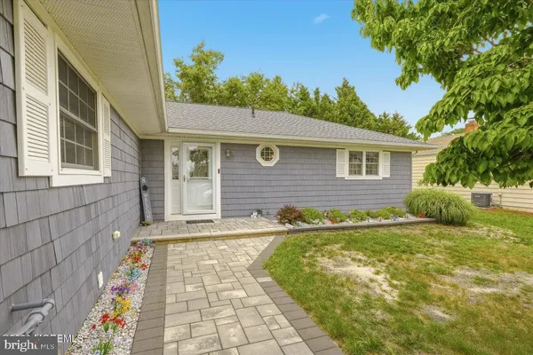 Property Slideshow image 2 of 43 | 8 seville pl, Toms River, NJ, 08757