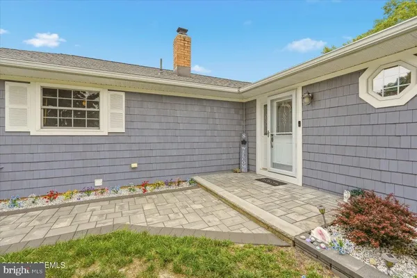 Property Slideshow image 3 of 43 | 8 seville pl, Toms River, NJ, 08757
