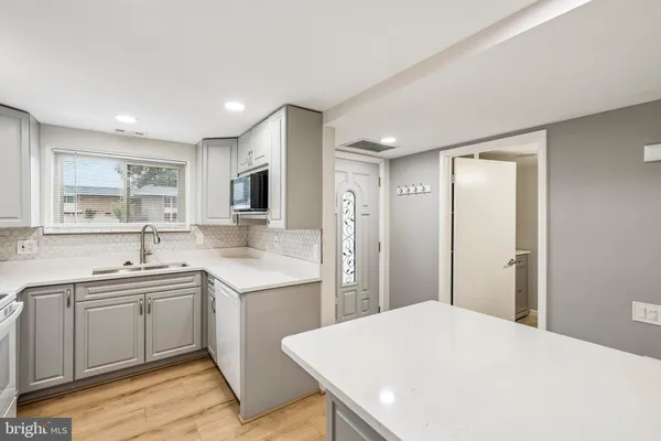 Property Slideshow image 3 of 41 | 3546 chiswick ct 36-b, Silver Spring, MD, 20906