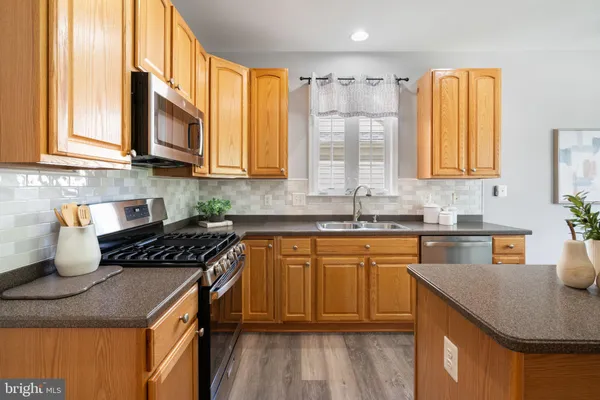 Property Slideshow image 3 of 42 | 13281 fieldstone way, Gainesville, VA, 20155