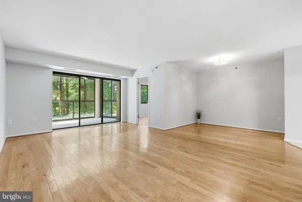 Property Slideshow image 3 of 46 | 15115 interlachen dr 3-524, Silver Spring, MD, 20906