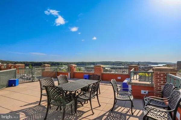 Property Slideshow image 2 of 22 | 680 watermans dr 105, Woodbridge, VA, 22191