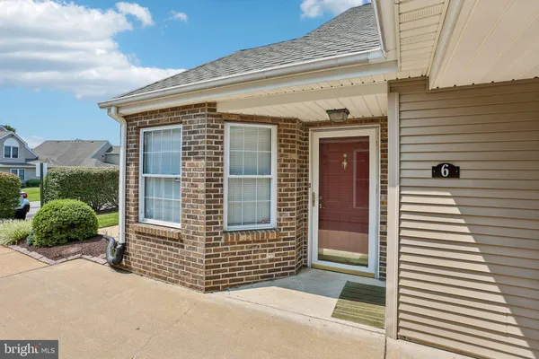 Property Slideshow image 2 of 30 | 6 cartwright ct 95, Wilmington, DE, 19804