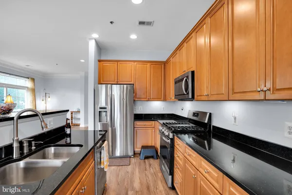 Property Slideshow image 3 of 22 | 680 watermans dr 105, Woodbridge, VA, 22191