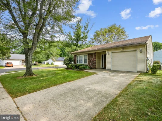 Property Slideshow image 3 of 27 | 102 deep hollow cir, Columbus, NJ, 08022