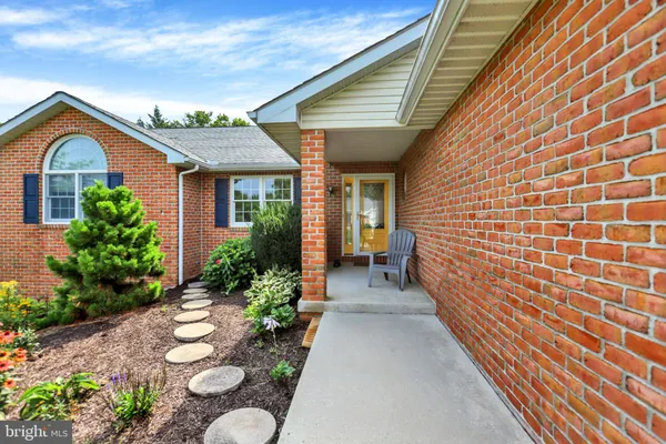 Property Slideshow image 3 of 27 | 7041 augusta national, Fayetteville, PA, 17222