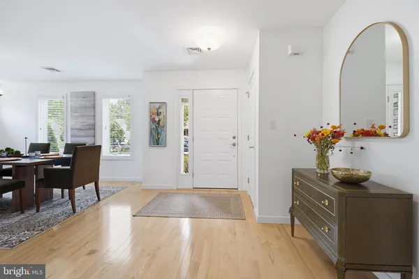 Property Slideshow image 3 of 23 | 821 cambridge dr, Manheim, PA, 17545