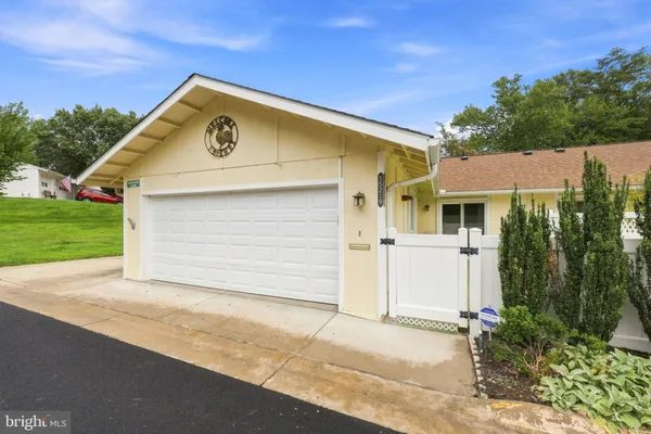 Property Slideshow image 3 of 18 | 15219 tottenham ter 27-a, Silver Spring, MD, 20906