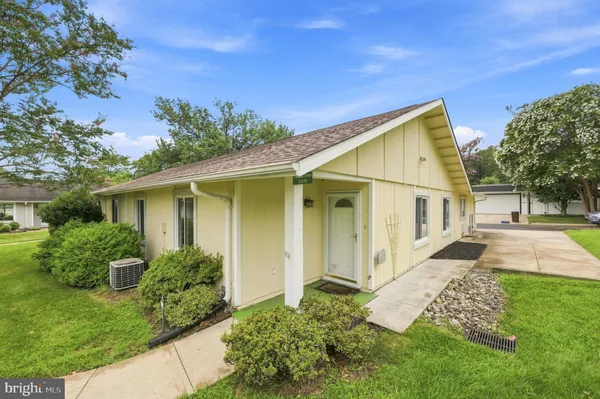 Property Slideshow image 2 of 18 | 15219 tottenham ter 27-a, Silver Spring, MD, 20906